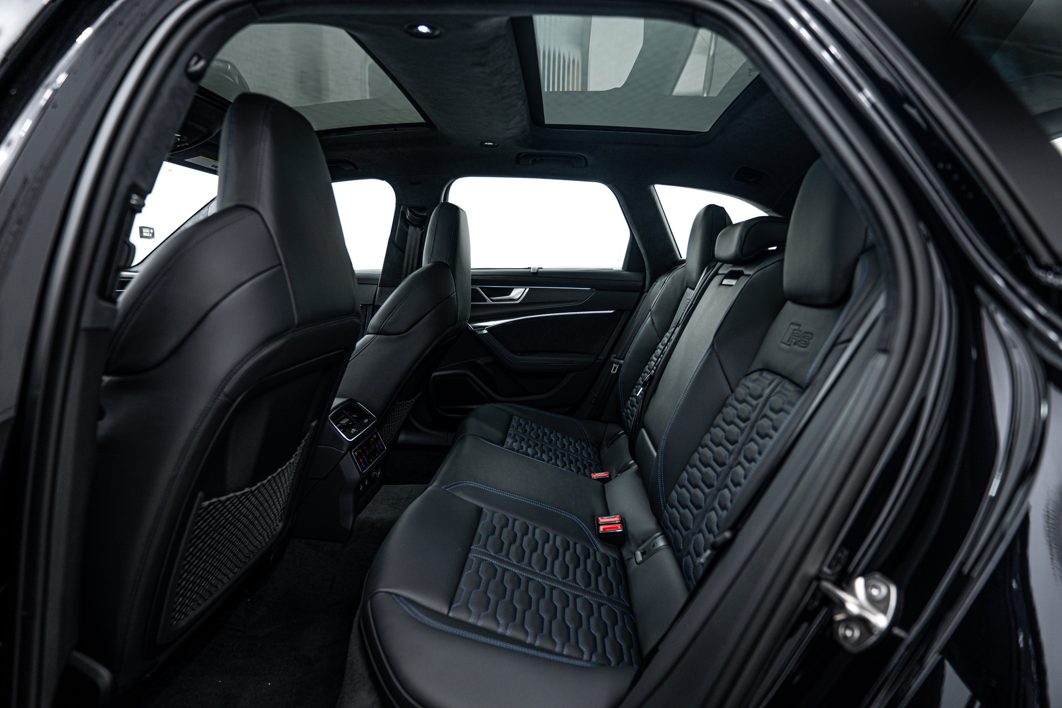 2025 Audi RS 6 Avant Base - Photo 16