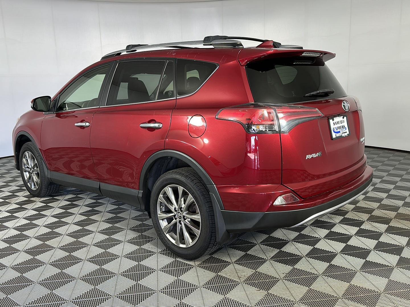 Used 2018 Pearl Toyota Limited image 5