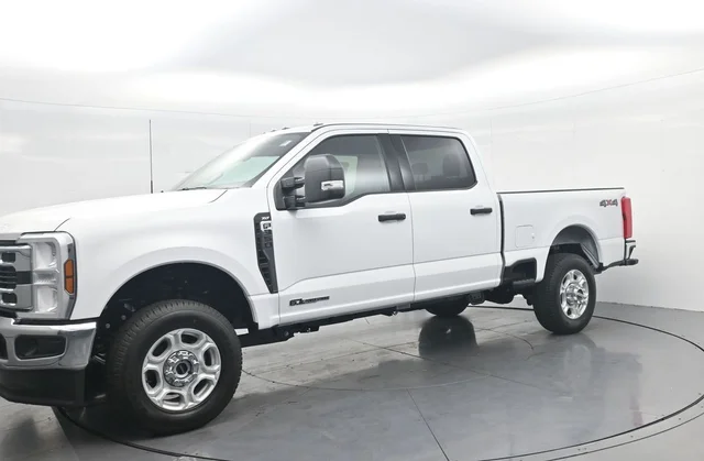 2026 Ford Super Duty F-350® XLT