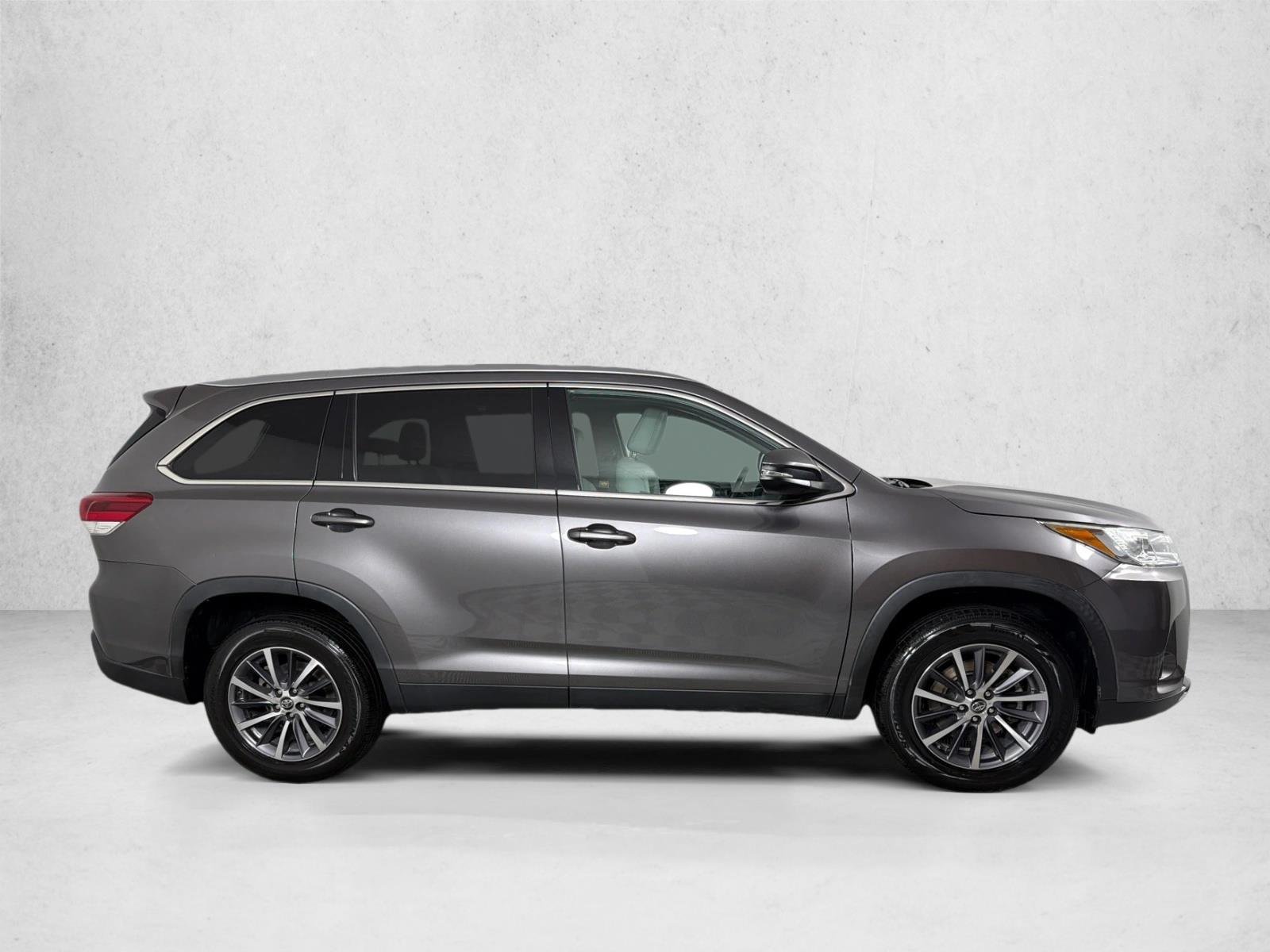 Used 2019 Predawn Gray Mica Toyota XLE image 4