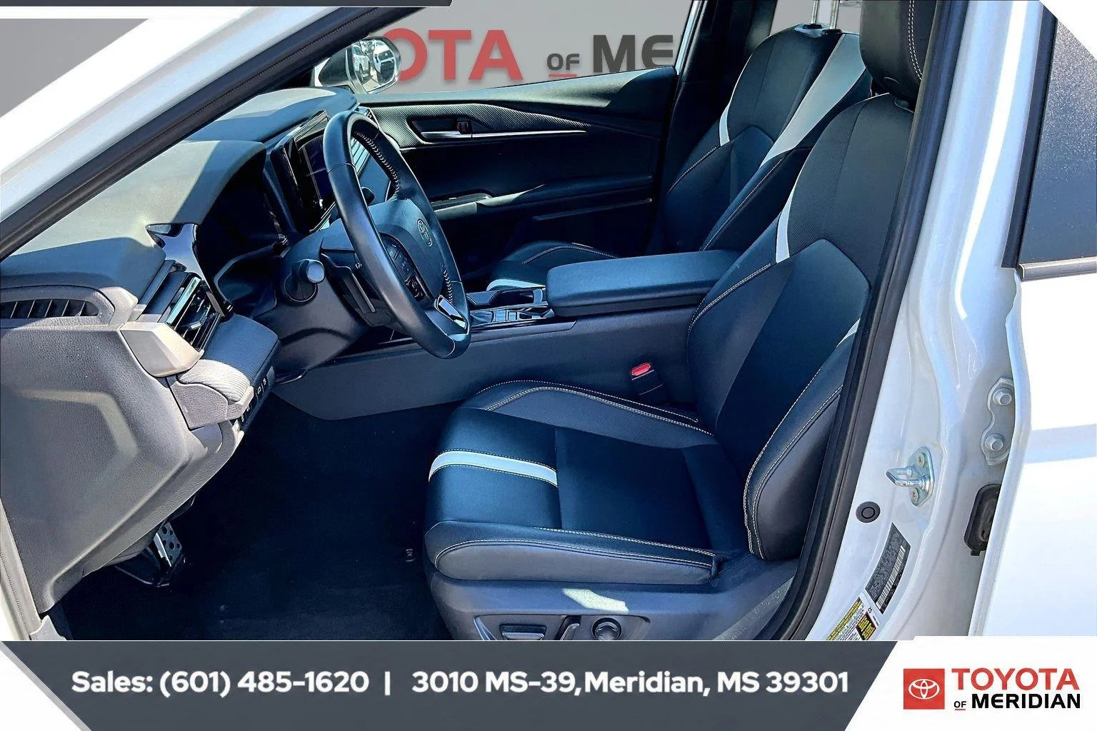 Used 2025 Ice Cap Toyota SE (Natl) image 18