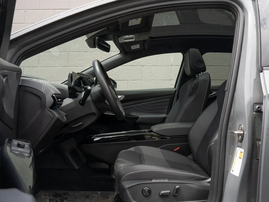 Used 2023  Volkswagen  image 17