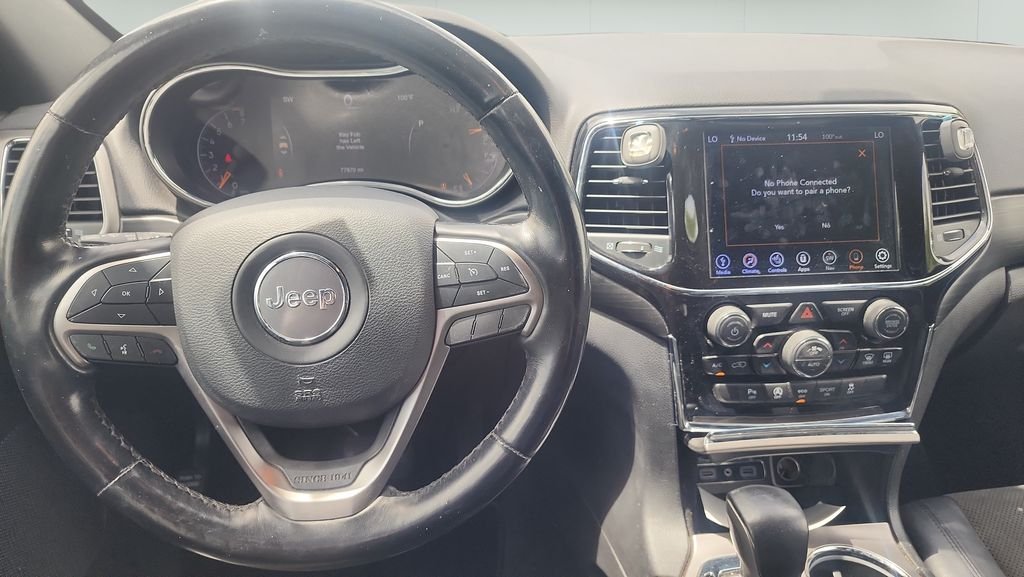 Used 2021 White Jeep Laredo X image 9