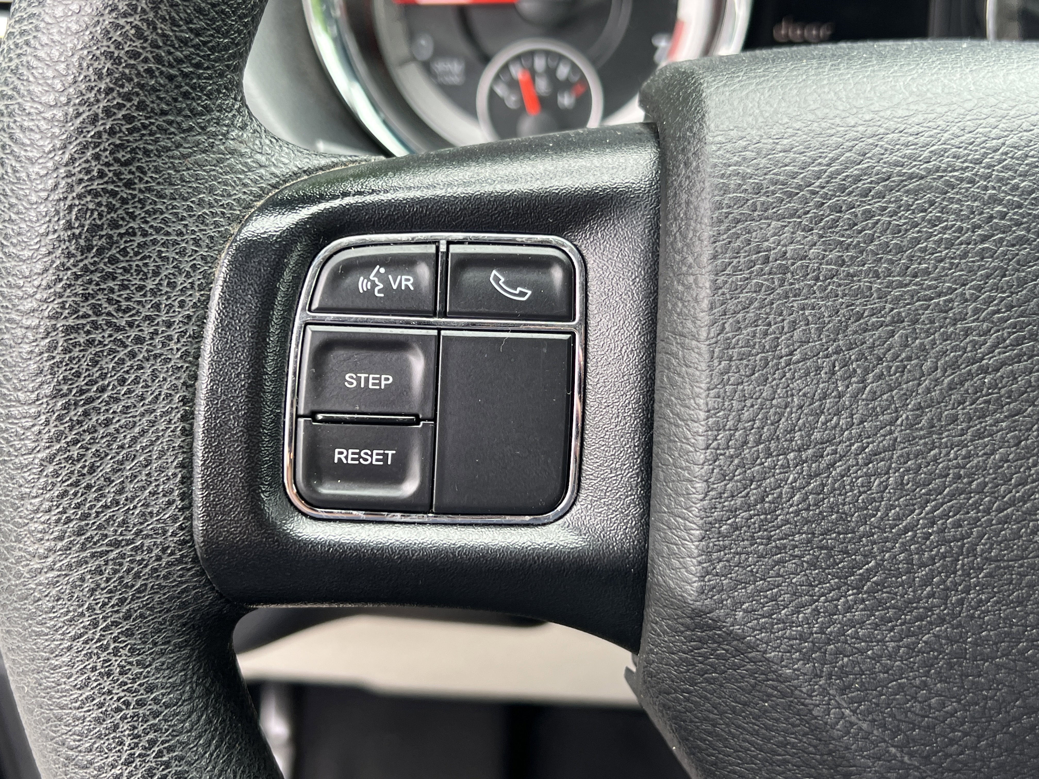Used 2019 Black Onyx Crystal Pearlcoat Dodge SE image 23