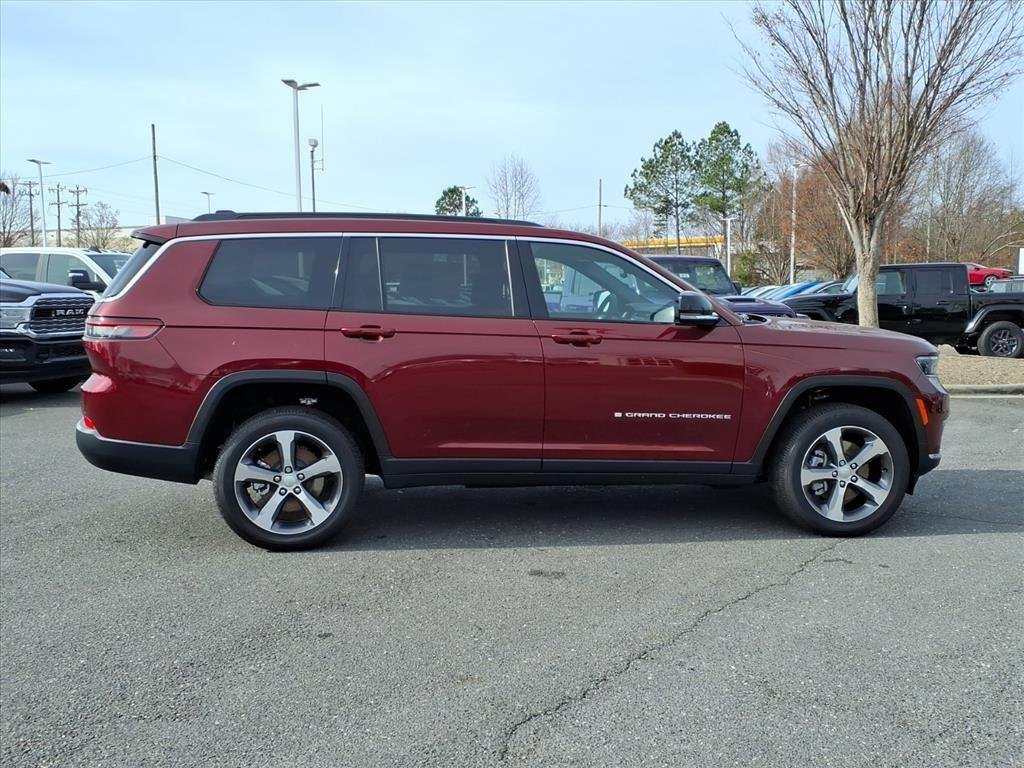 New 2025 Velvet Red Pearl-Coat Exterior Paint Jeep Limited image 19