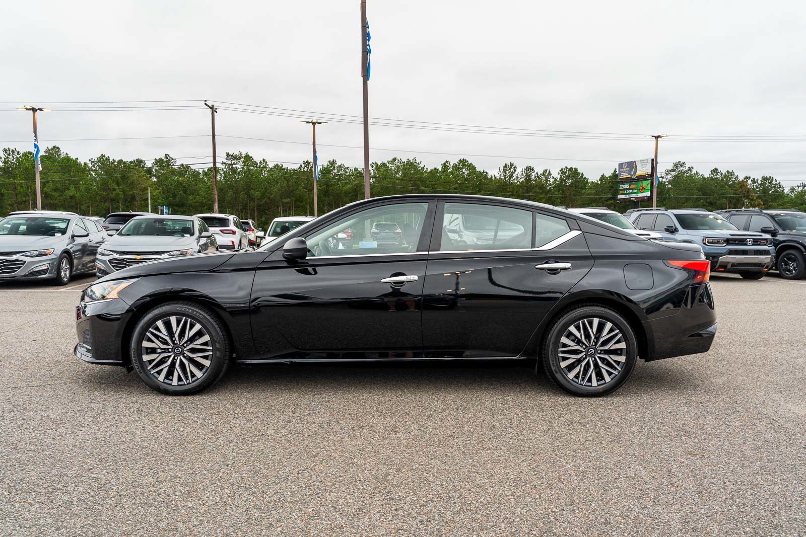 Used 2025 Black Nissan 2.5 SV image 3