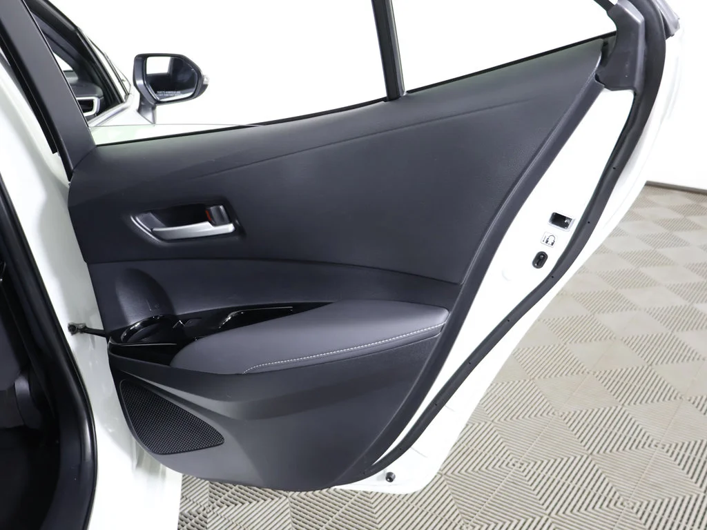Used 2019 White Toyota SE image 22