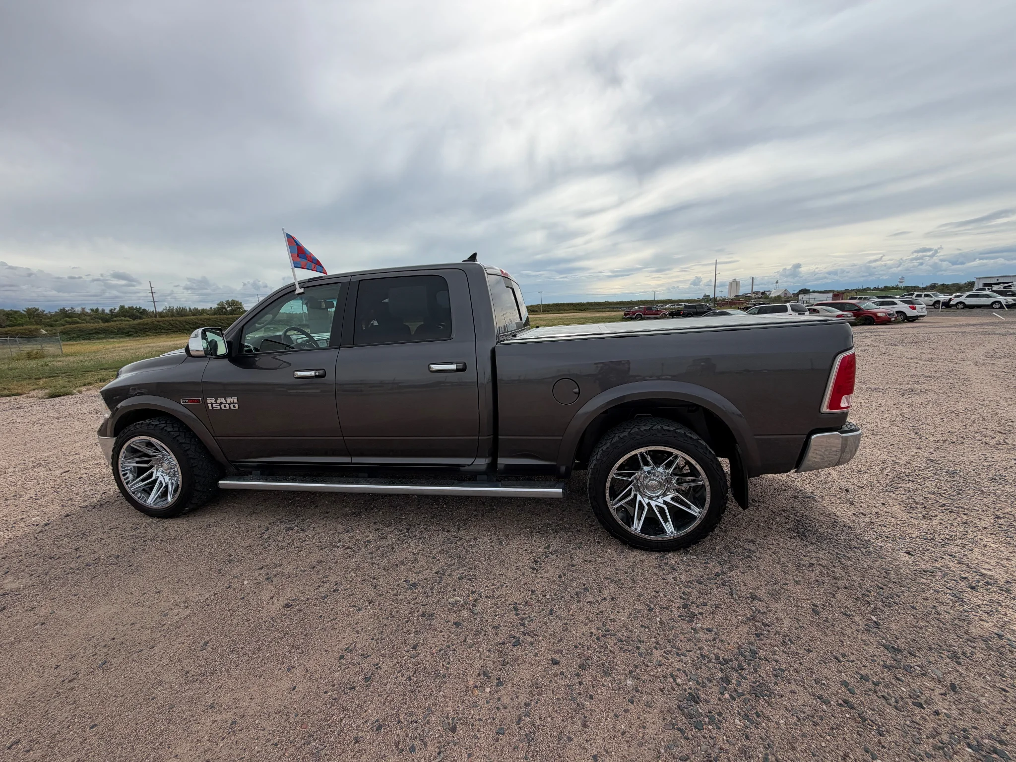 Used 2016 Granite Crystal Metallic Clearcoat Ram Laramie image 8