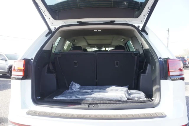 New 2026 Opal White Pearl Volkswagen 2.0T Peak Edition image 9