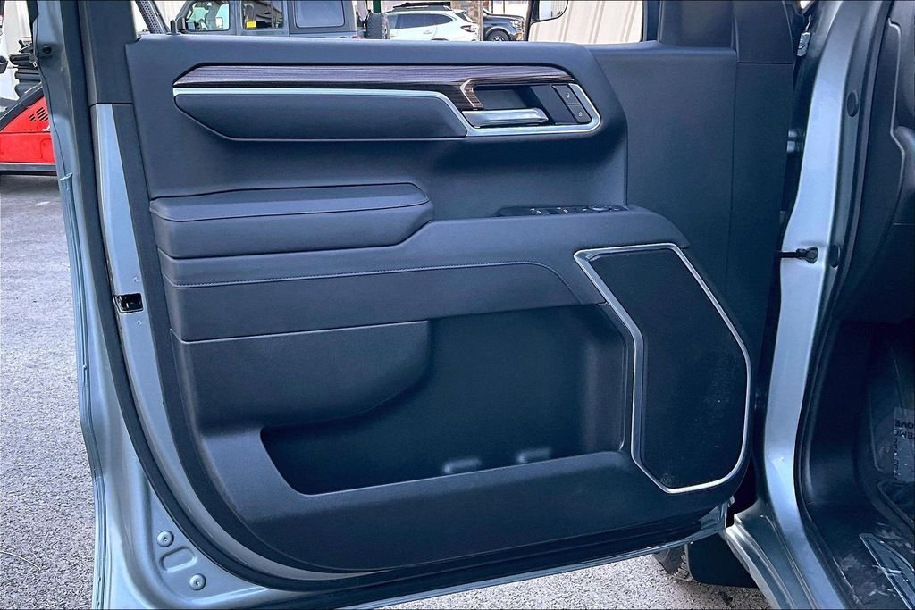 2025 Chevrolet Silverado 1500 LT - Photo 24