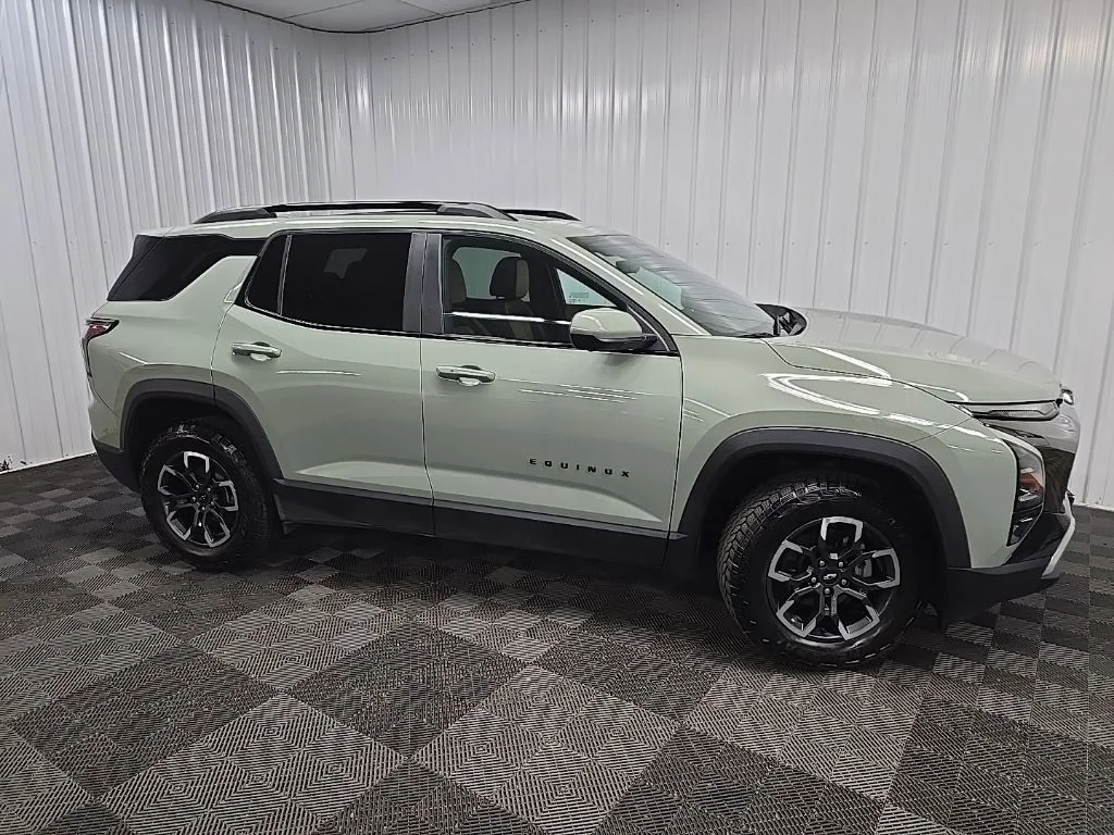 Used 2025 Green Chevrolet ACTIV image 1