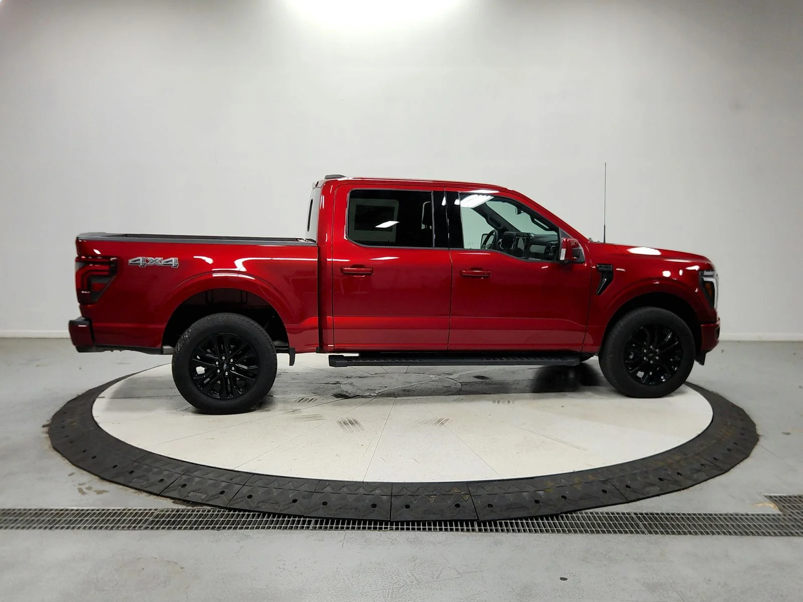 Used 2025 Red Ford Lariat image 9
