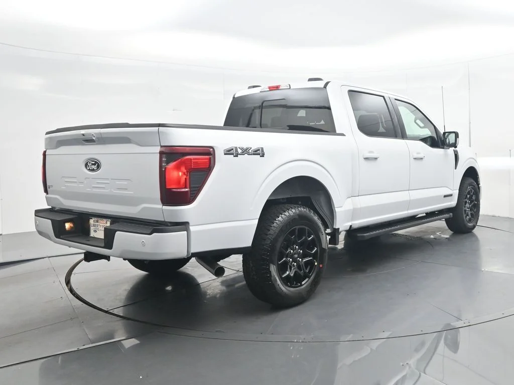 New 2026 Oxford White Ford XLT image 7
