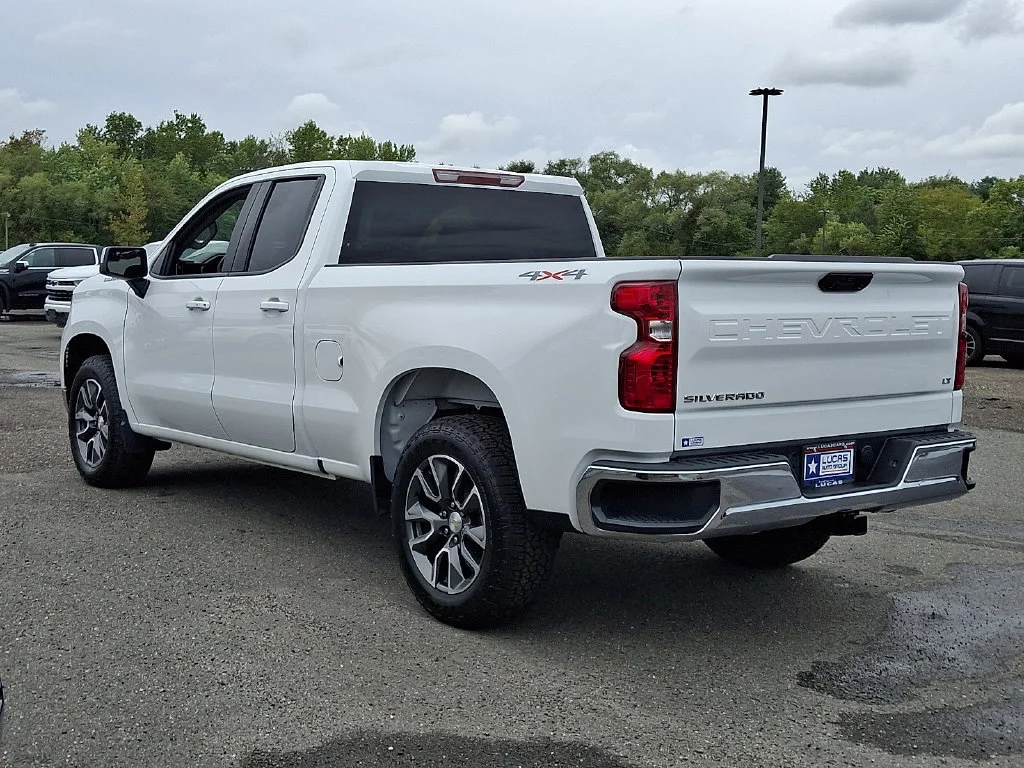 Used 2024 Summit White Chevrolet LT image 8