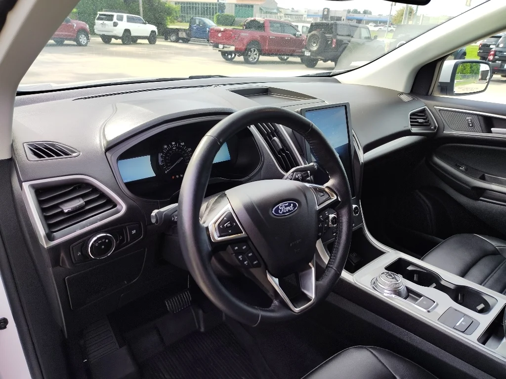 Used 2024 Oxford White Ford SEL image 28