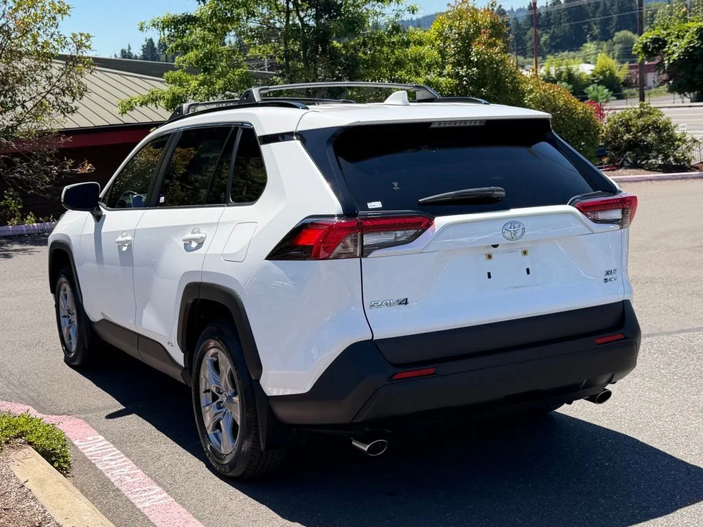 Used 2025 Ice Toyota XLE image 5