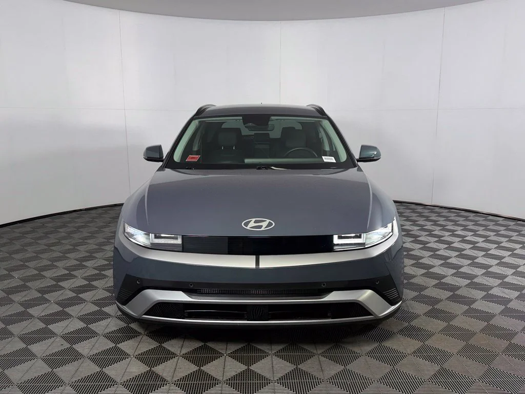 Certified Used 2025 Green Hyundai SEL image 2