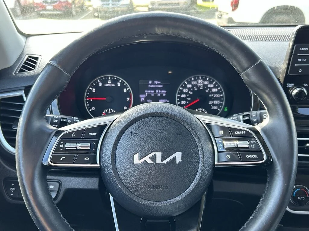 Used 2022  Kia EX AWD Low Mileage   One Owner   Local BC image 22