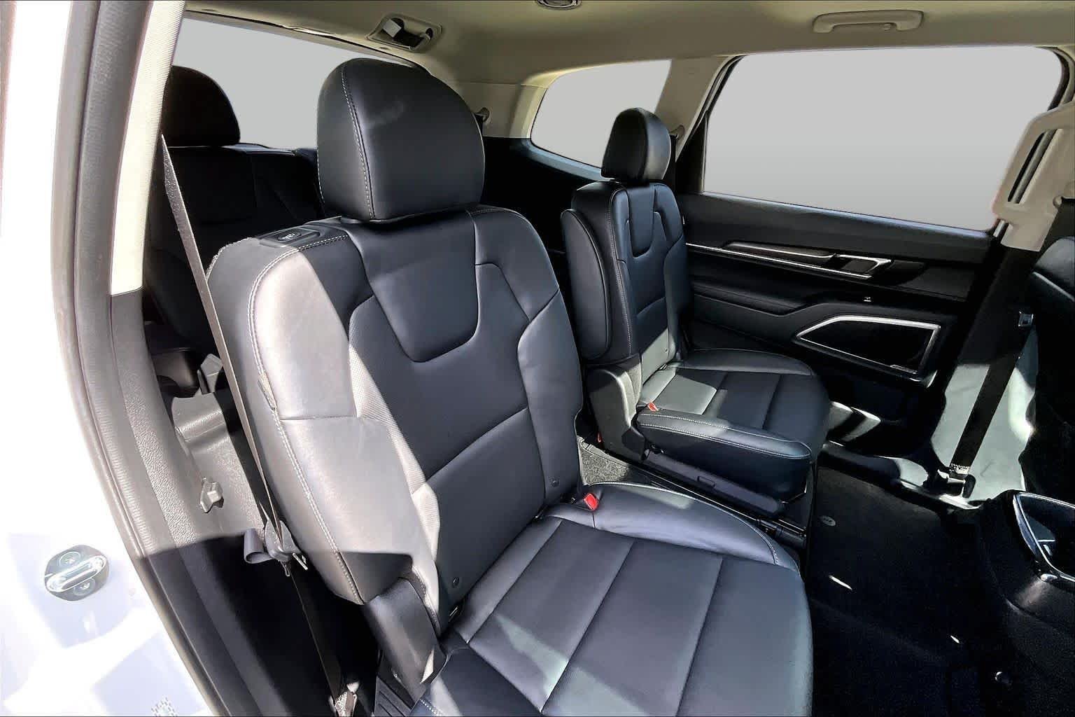 Used 2025 Glacial White Pearl Kia S image 19