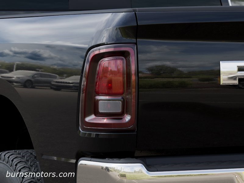 New 2026 Diamond Black Crystal Pearl-Coat Exterior Paint RAM Tradesman image 9