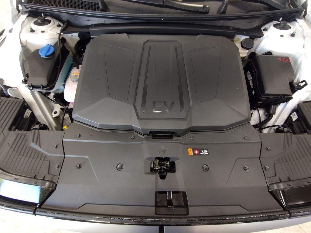 New 2026 White Hyundai SEL image 8