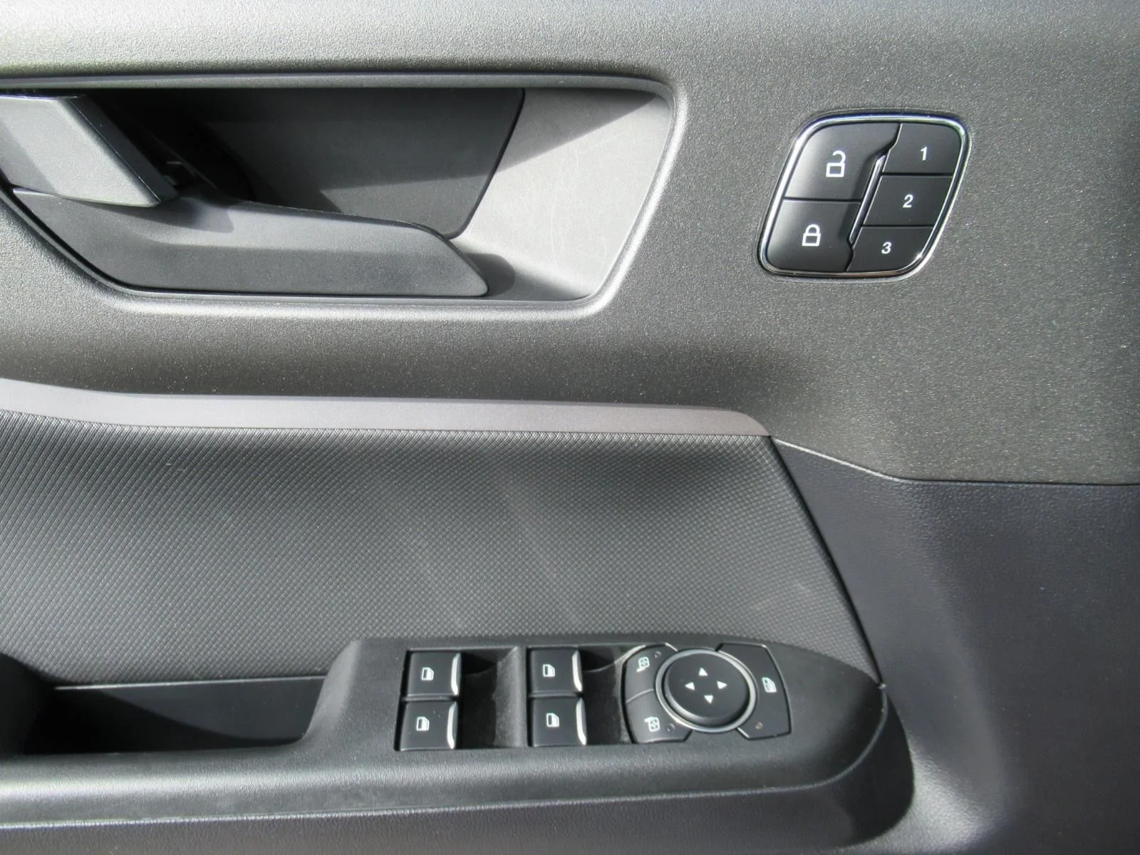 Used 2025 White Ford Badlands image 23