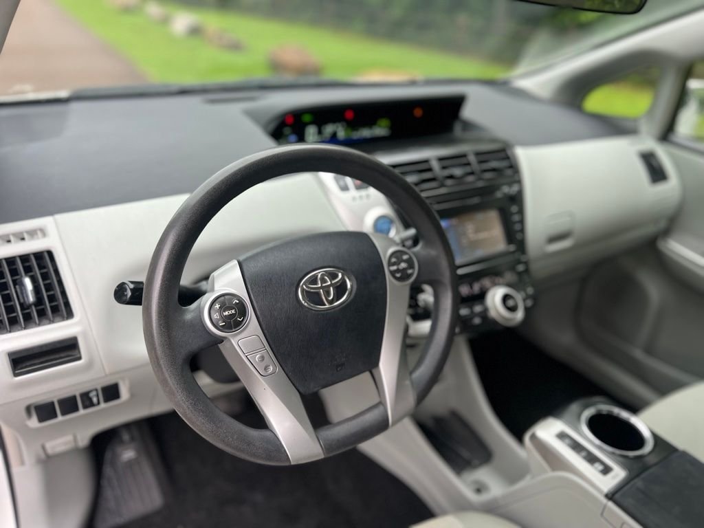 Used 2012 White Toyota Two image 25