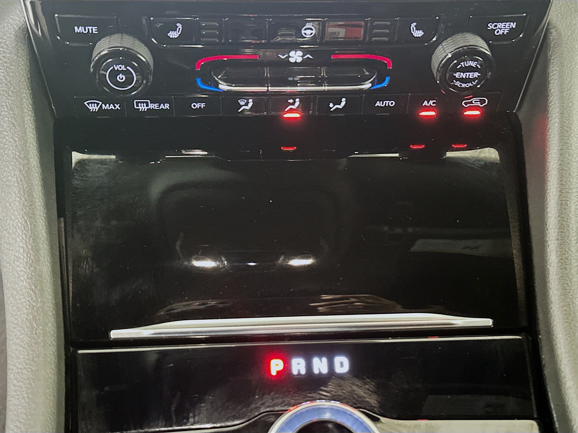 Used 2023 Diamond Black Crystal Pearlcoat Jeep Altitude image 23