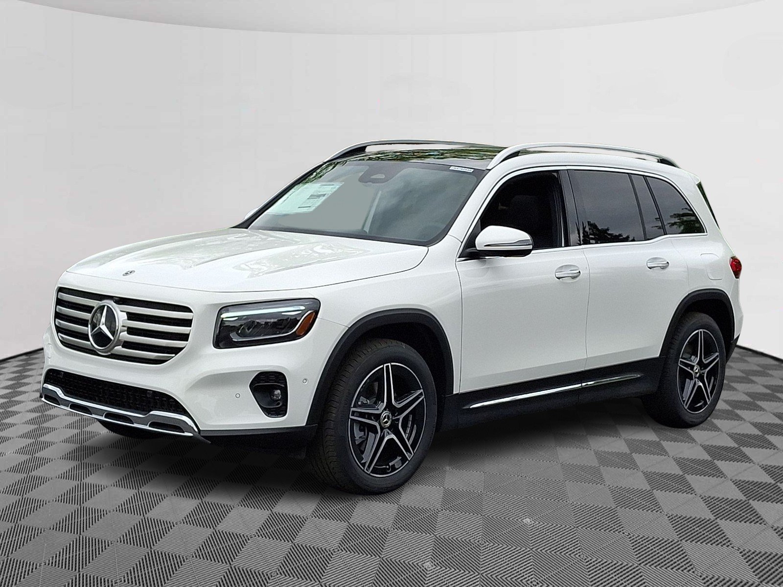 New 2026 Polar White Mercedes-Benz GLB 250 image 3