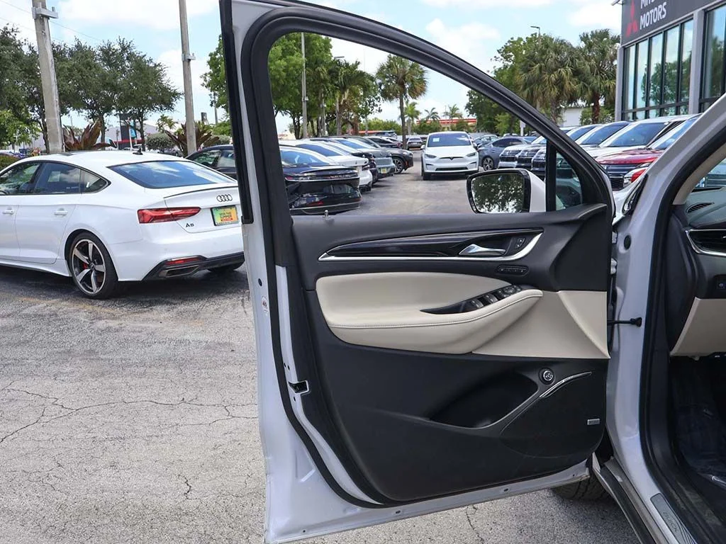 Used 2023 White Buick Premium Group image 29