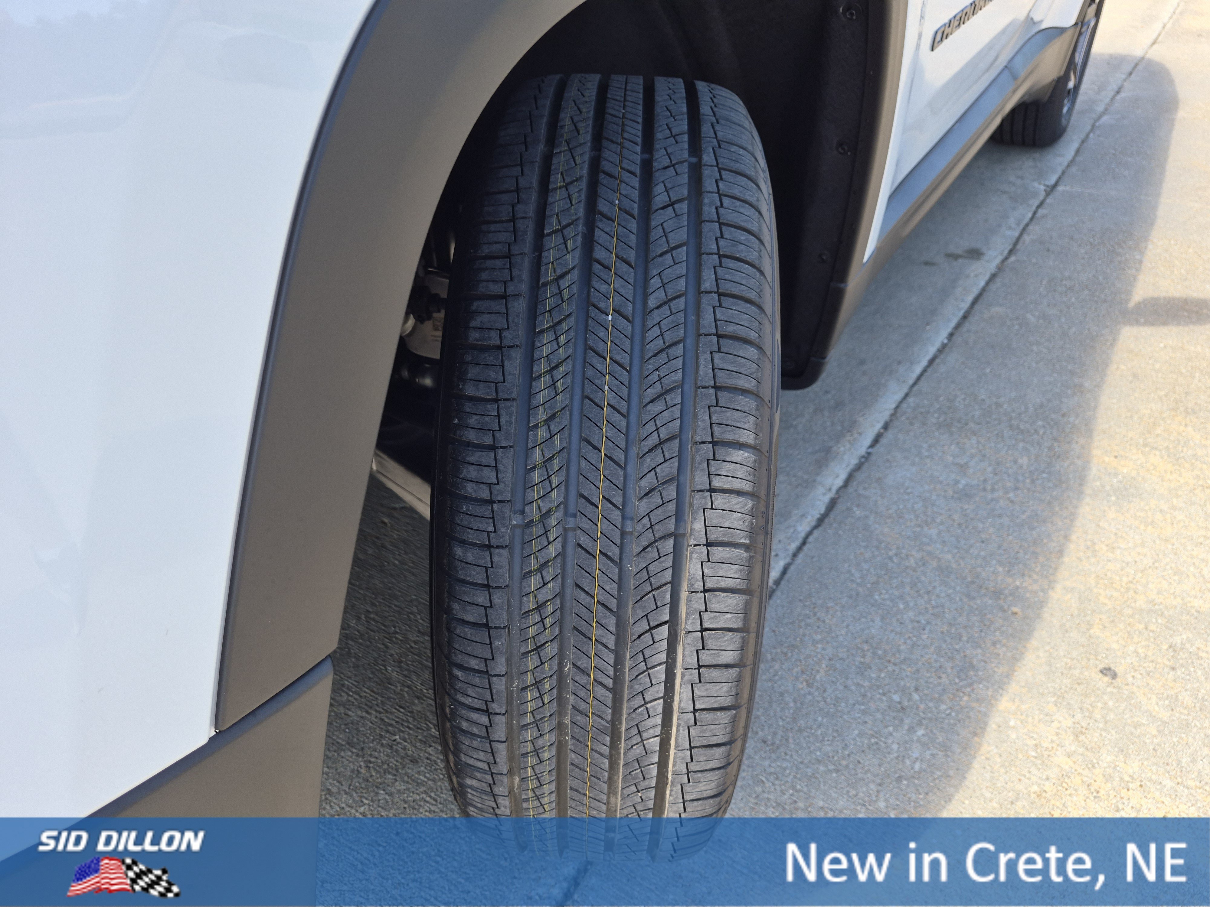 New 2026 Bright White Clear-Coat Exterior Paint Jeep Laredo image 14