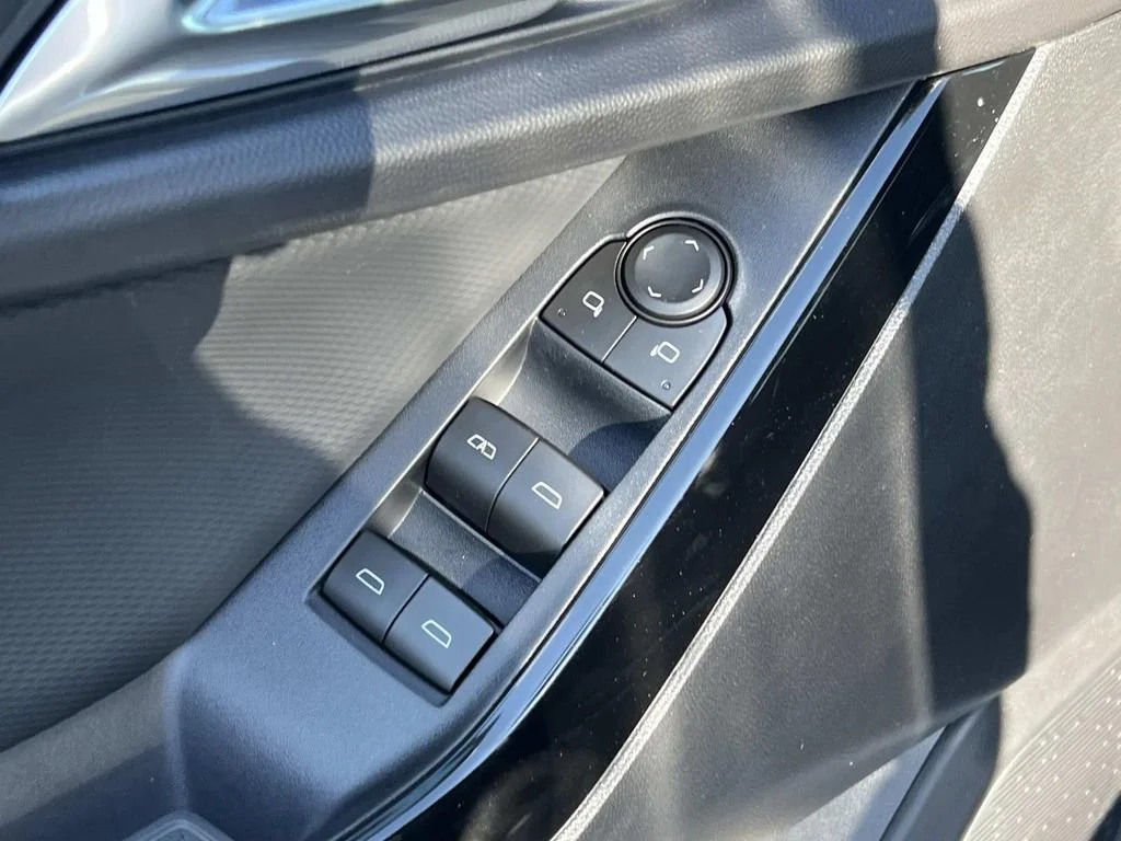 2026 Chevrolet Equinox LT - Photo 11