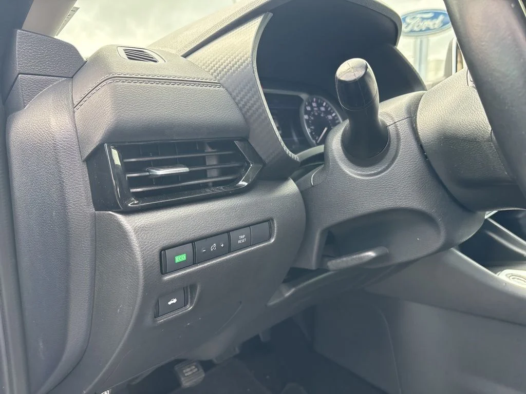 Used 2022 Blue Nissan SV image 16