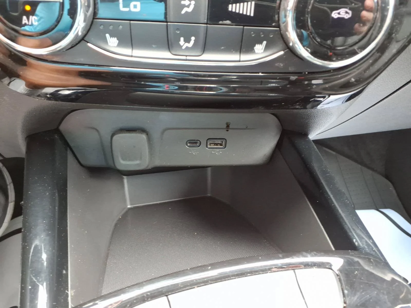 Used 2024 Summit White Chevrolet 2RS image 22