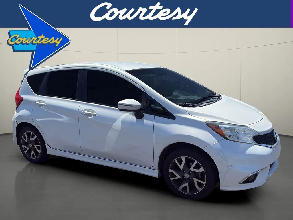 2015 Nissan Versa Note 1.6 SR CVT's photo