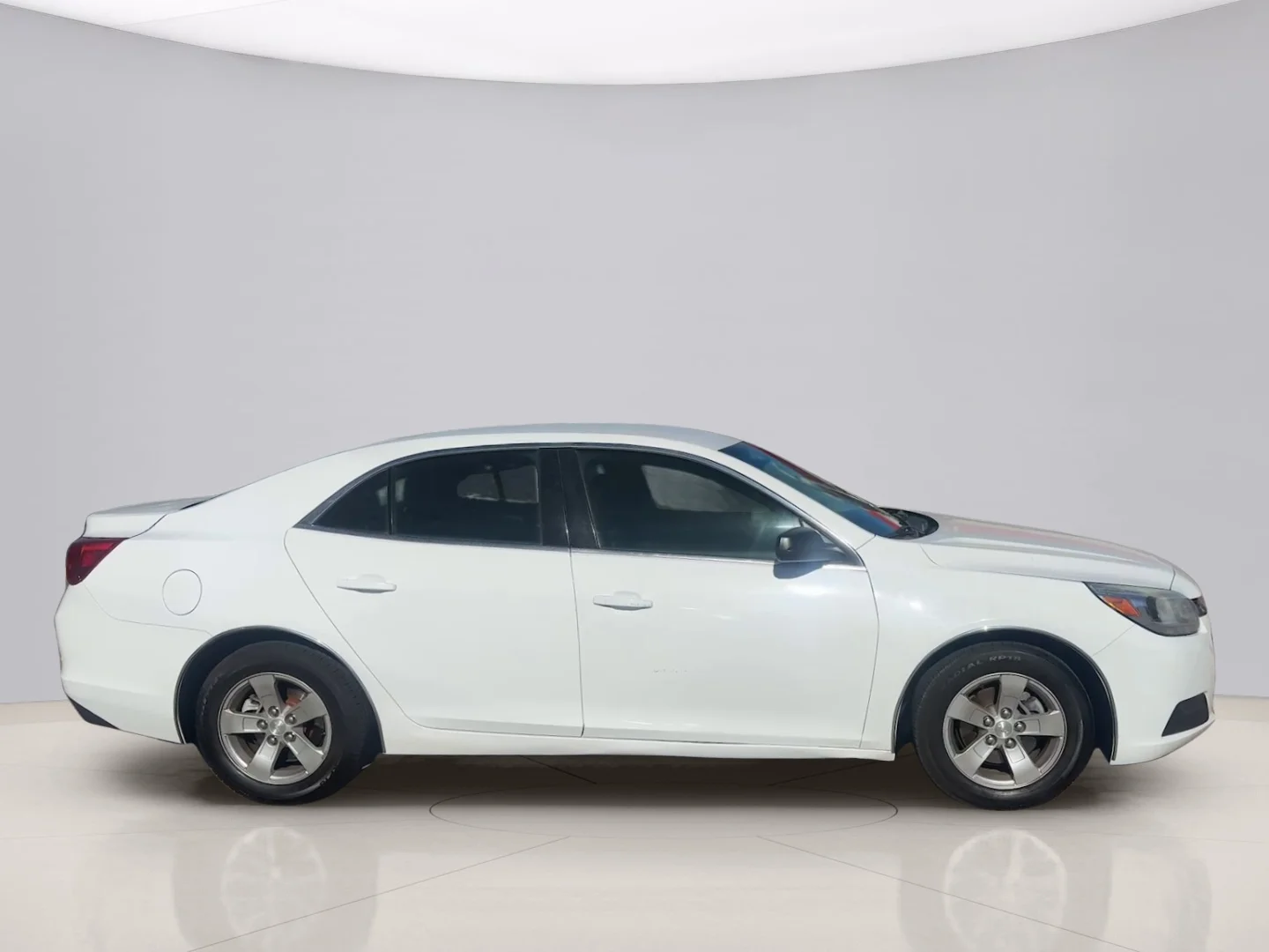 Used 2016 White Chevrolet FL image 4