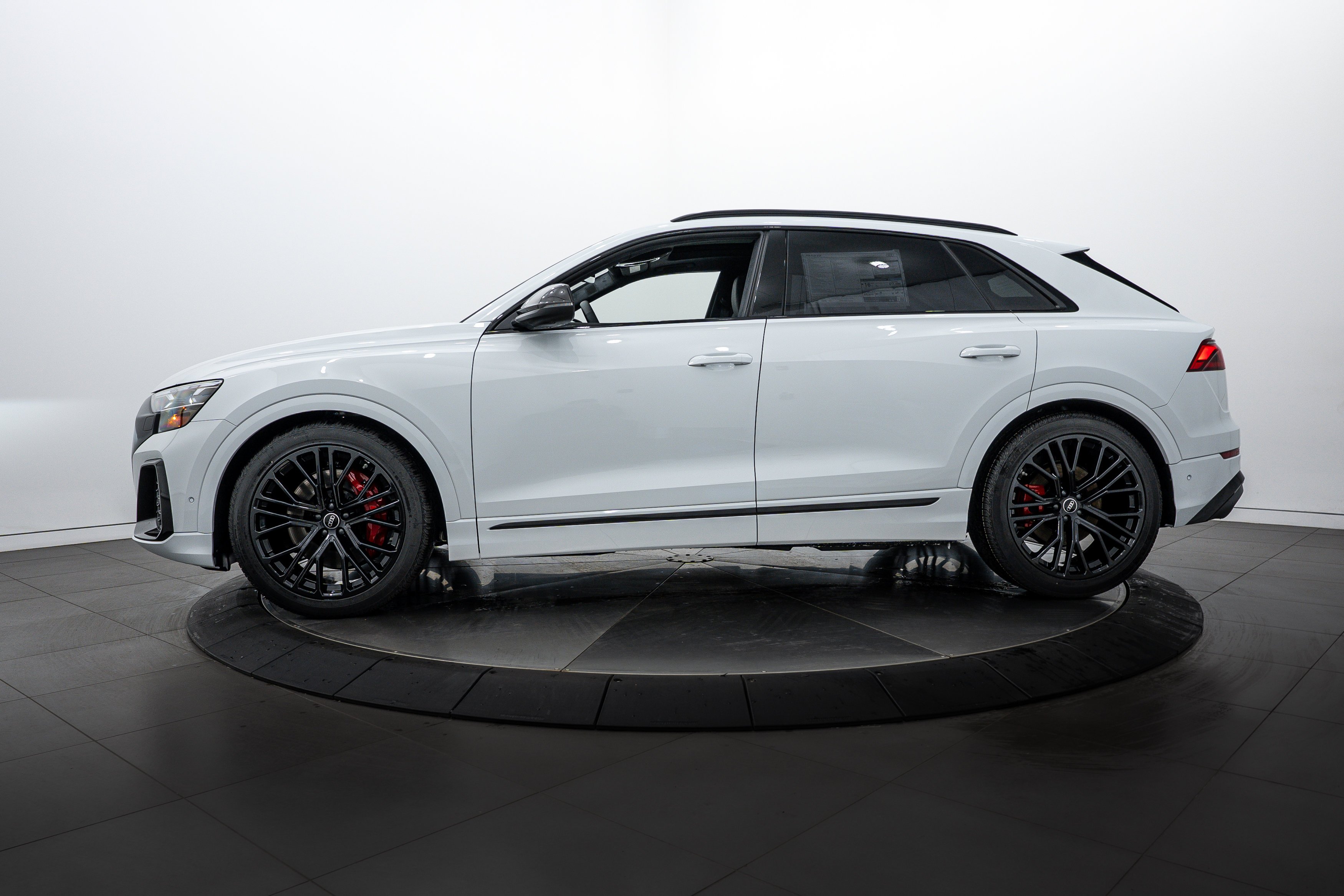 2026 Audi SQ8 Prestige - Photo 6