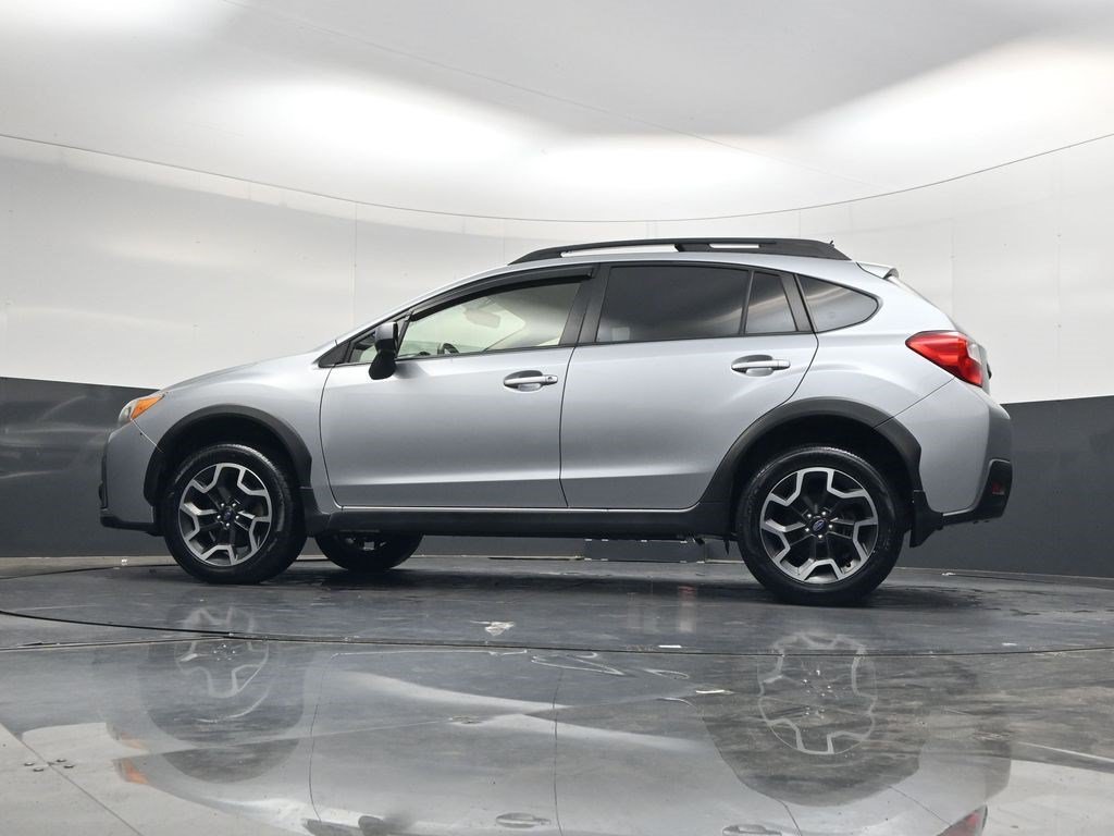 Used 2017 Ice Silver Metallic Subaru Premium image 29