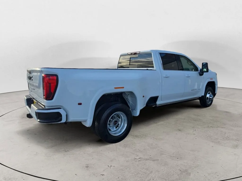 Used 2022 Summit White GMC Denali DRW image 5