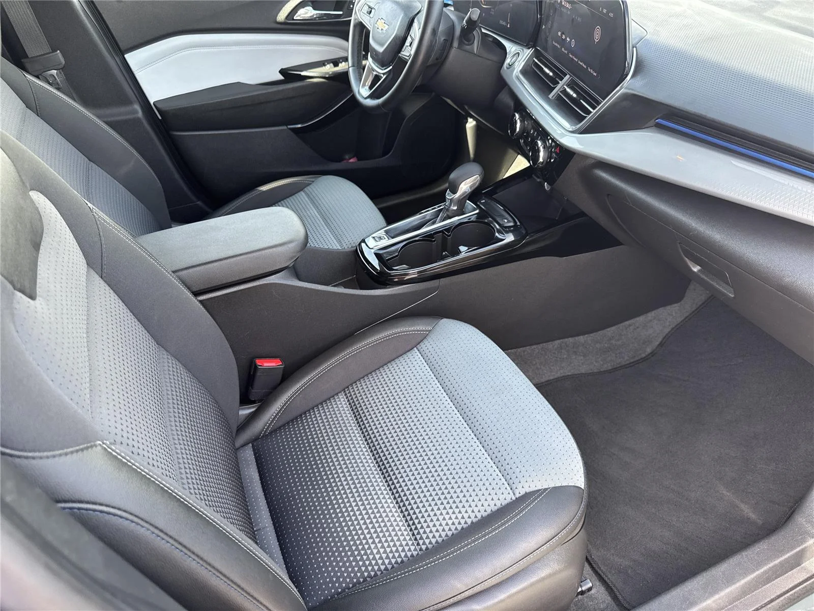Used 2025 Cypress Gray Chevrolet LT image 34