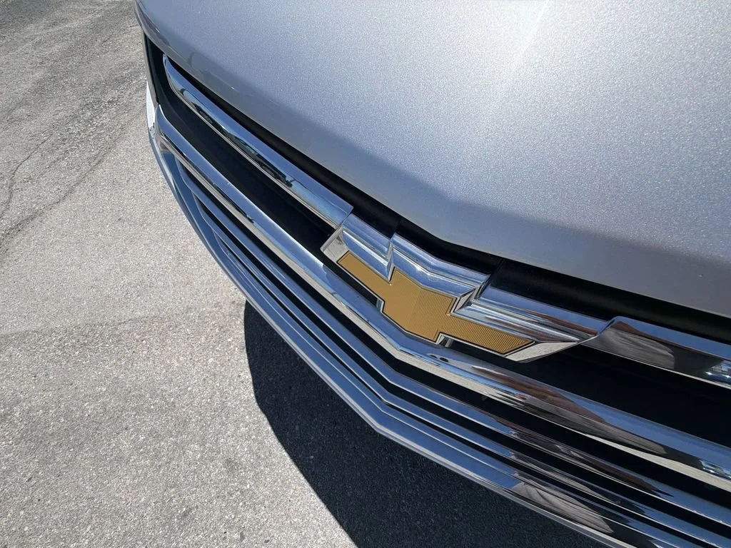 Used 2018 SILVER ICE METALLIC Chevrolet Premier image 38