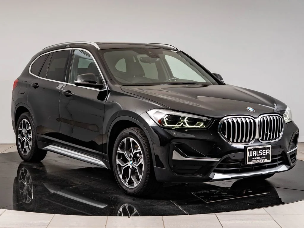 Used 2021 Black Sapphire Metallic BMW sDrive28i image 12