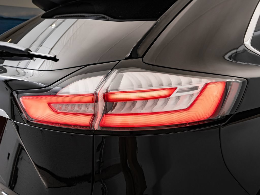 Used 2019 Agate Black Metallic Ford Titanium image 9