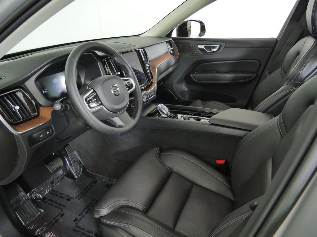 Used 2023 Silver Volvo Ultimate image 34