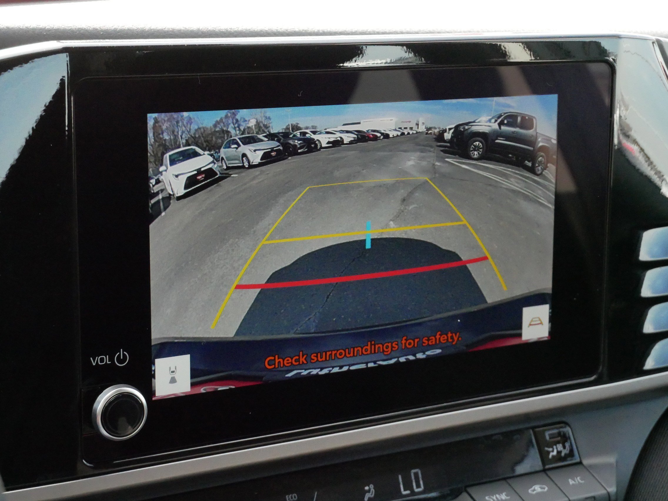 2025 Toyota Camry LE - Photo 29