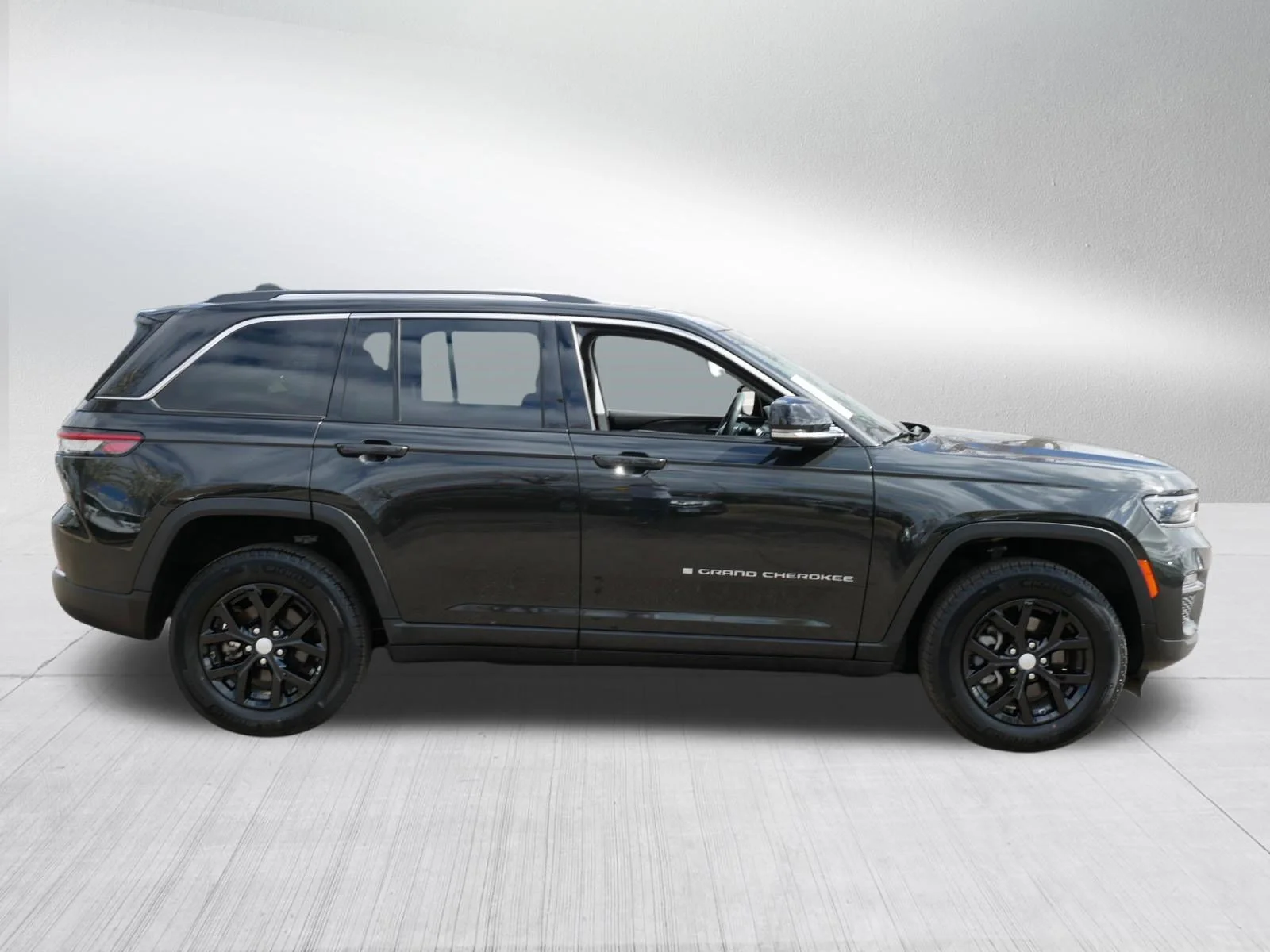 Used 2023 Rocky Mountain Pearlcoat Jeep Limited image 8