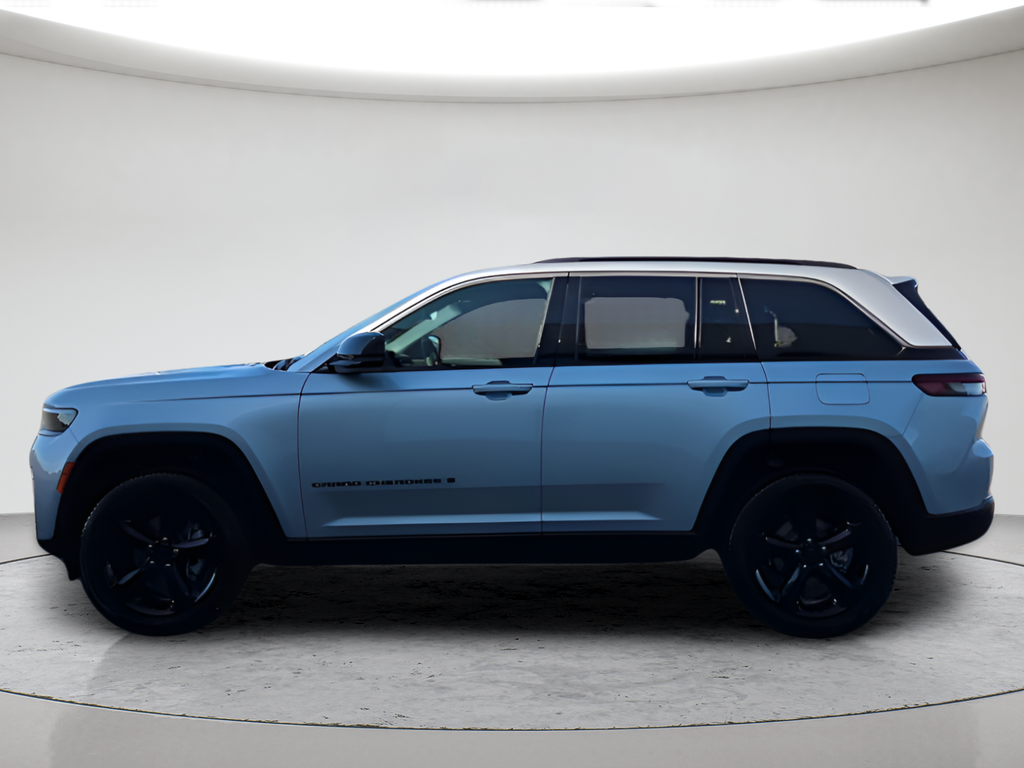 New 2026 Silver Zynith Exterior Paint Jeep Limited image 6