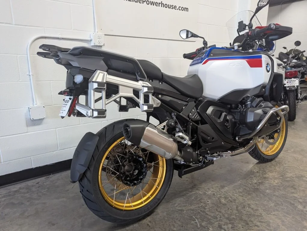 New 2026 RACING BLUE METALLIC BMW  image 8