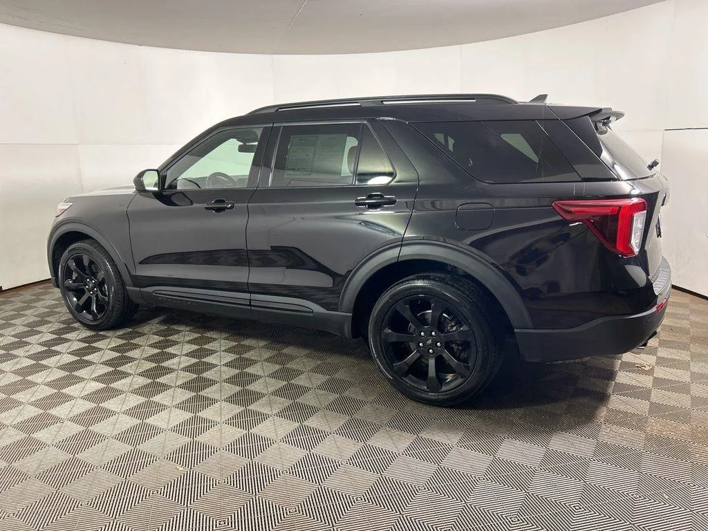 Used 2022 Black Metallic Ford ST-Line image 12