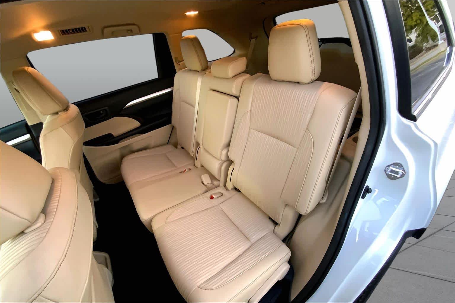 Used 2019 Blizzard Pearl Toyota LE Plus image 18